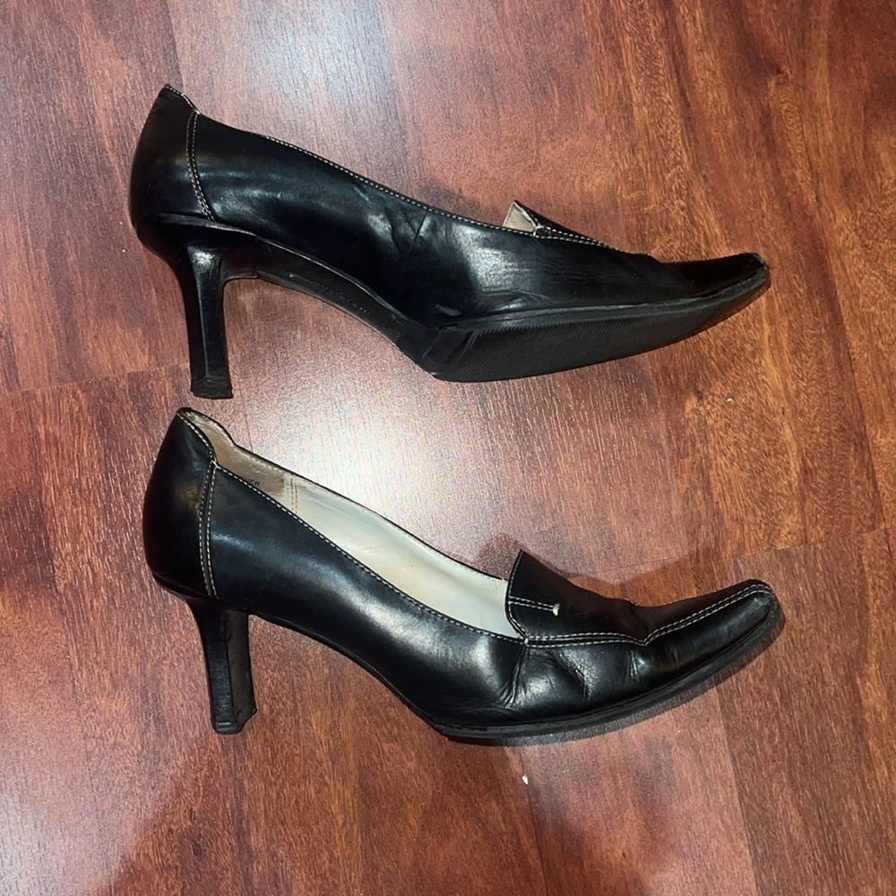 size 8M AK Anne Klein iflex closed toe heels